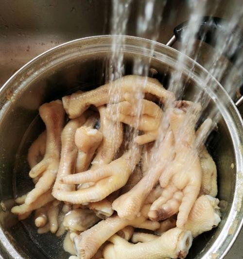 手把手教你制作美味泡爪（以自制泡爪的做法为主题，轻松打造酥脆爽口的小吃美食）