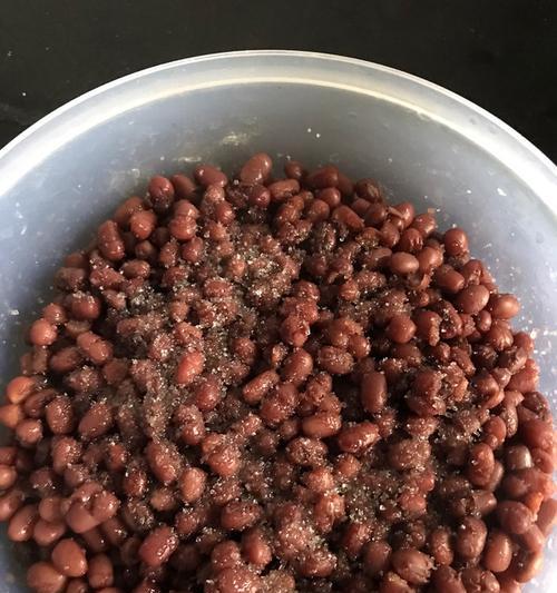 自制蜜红豆教程（手工制作美味红豆甜品，蜜香浓郁让你回味无穷）