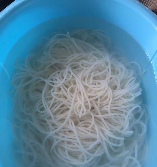 自制米粉的制作方法（用家庭厨具制作营养丰富的米粉）