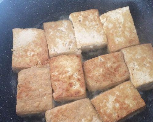 自制卤豆腐干教程（手工制作美味健康，卤味经典必备）