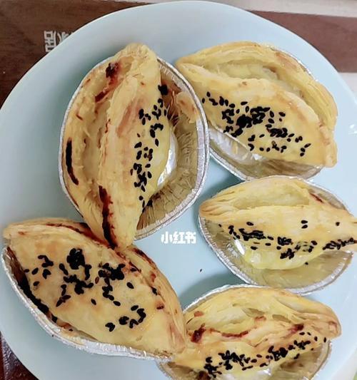 自制榴莲酥——香气四溢的美食享受（用新鲜的榴莲打造口感绝佳的酥皮点心，让你品尝不一样的美味）