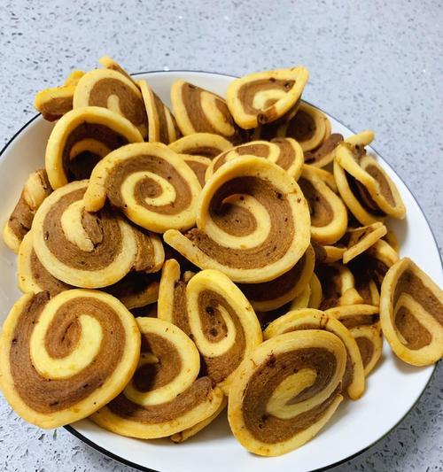 DIY自制猫耳朵零食，让宠物萌萌哒！（简单易学的制作方法，让你和宠物一起享受美食时光）
