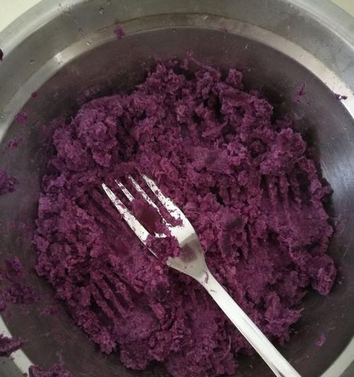紫薯糖不甩的制作方法（用紫薯的颜值做美食，甜而不腻）