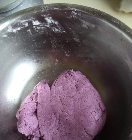 紫薯山药牛奶，一杯营养健康的美味佳饮（饮用营养，享受美味）