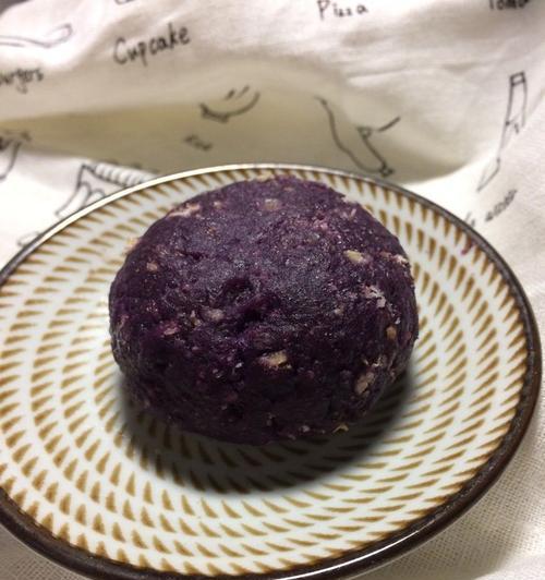 健康美味，紫薯全麦营养花卷的制作方法（以紫薯为主要材料，用全麦制成的营养花卷）
