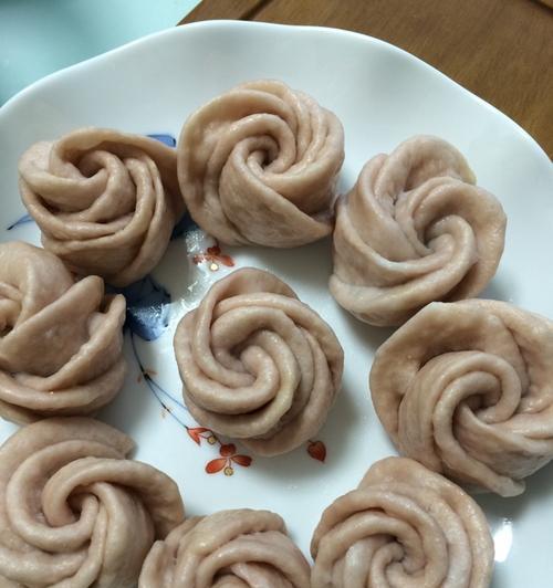 紫薯南瓜花卷的制作方法（健康美味，不可错过的早餐选择）
