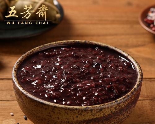 紫薯黑米粥，营养早餐首选（健康美味，打造完美身材的秘密）