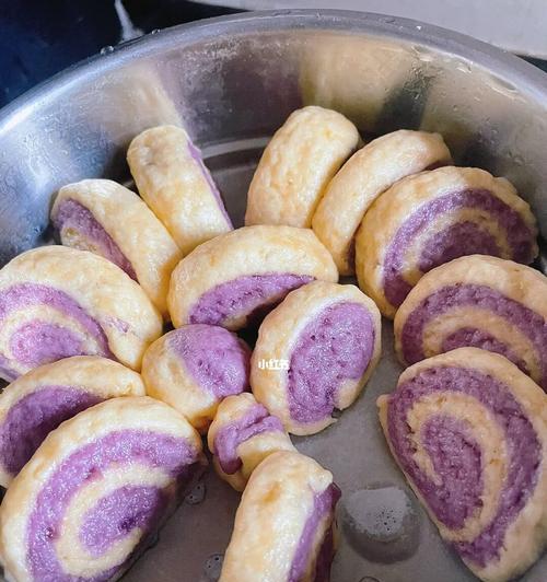 紫薯多层小卷的制作方法（健康美味，营养丰富的紫薯多层小卷）
