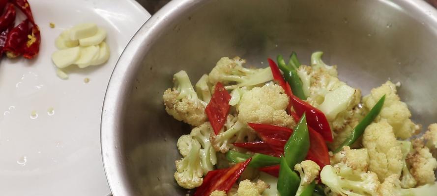 孜然干锅花菜的做法（传统川菜美食、家庭必备健康菜谱、鲜香味美）