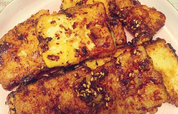 美食家的必备——孜然豆腐素鸡（做法详解，鲜香可口的素食佳肴）