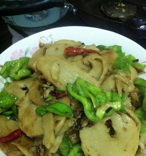 香炸孜然炒面筋（炸出面筋的香气，孜然的香味扑鼻而来）
