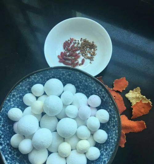 手把手教你煮出美味元宵（传统节日必备，简单易学的元宵煮法）