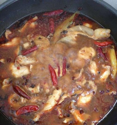 别样水煮鱼，家常好味（一道香辣可口的四川名菜，让你垂涎三尺）