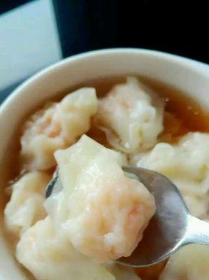 煮出美味小混沌汤的秘诀（传授小混沌制作技巧，让你轻松享受美食）