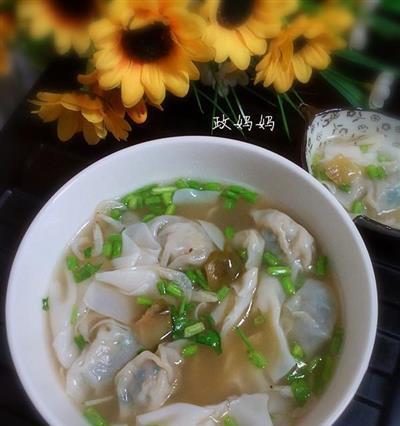猪肉香菜馄饨的制作方法（做出美味可口的香菜馄饨）