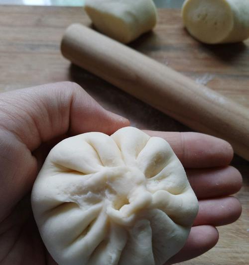 美味可口的猪肉西葫芦包子（传统风味与现代美食的完美融合）
