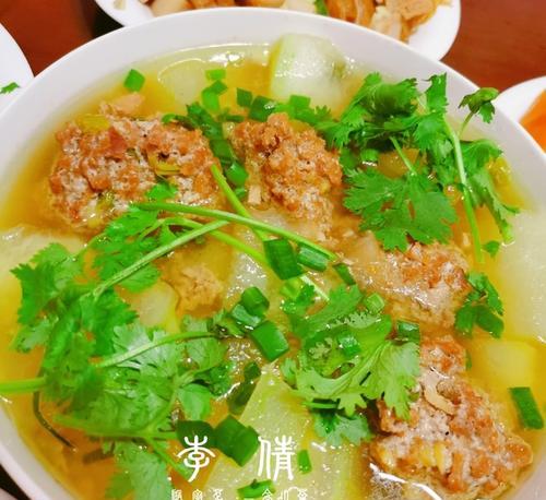 猪肉丸焖冬瓜，美味又营养（用猪肉和冬瓜一起烹制，美味又营养）