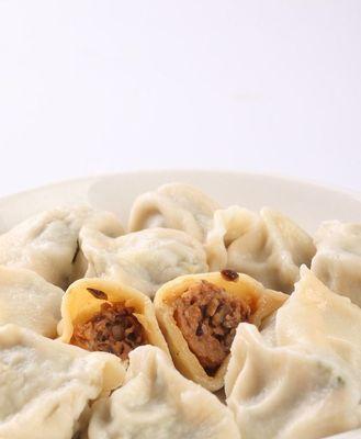 享受美味，做一份猪肉秋葵馅水饺（秘制做法，口感绝佳的水饺；猪肉秋葵馅，美味与营养兼备）