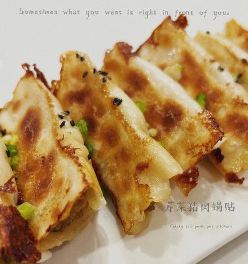 学会做猪肉芹菜煎饺，过一个丰盛的下午茶（掌握这些技巧，做出外酥里嫩的煎饺）