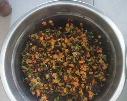 口感鲜美的猪肉茄子包子的制作方法（自制包子的制作步骤和技巧）