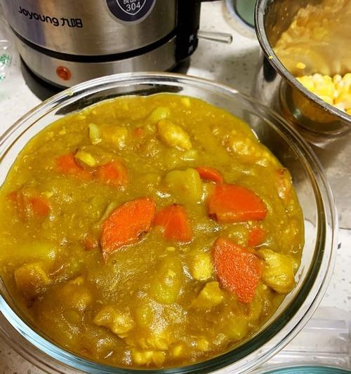 美味的猪肉苹果咖哩（以苹果为调味的健康咖哩）