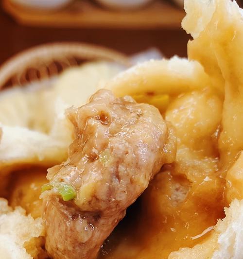 猪肉莲菜包子的制作方法（享受暖暖包子的美味，轻松学会猪肉莲菜包子的制作）