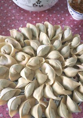教你做一道美味可口的猪肉韭菜水饺（一口咬下去，美味瞬间爆发）