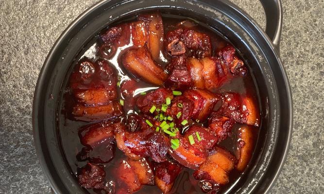 用猪肉酱做出美味佳肴的秘诀（从制作到搭配，一步步教你做好猪肉酱）