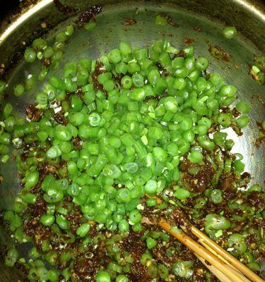 美味猪肉豇豆包子的制作方法（家庭自制，健康美味）