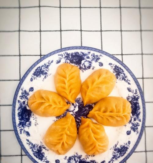 美味可口的猪肉鸡腿菇蒸饺（香气扑鼻，口感鲜美，健康营养）