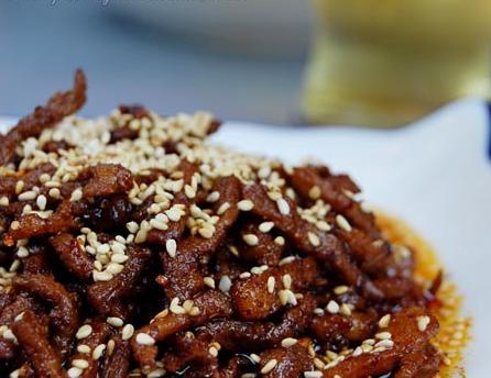 芝麻牛蒡的做法（营养美味，快乐烹饪）