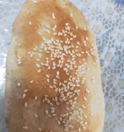 美味芝麻火烧的制作技巧（一步步教你打造口感酥脆、香甜可口的芝麻火烧）
