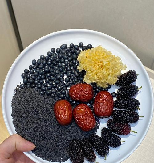 健康营养，一杯芝麻黑豆豆浆（以黑豆、芝麻为主食材，口感丰富多样，滋补养生，适合各种人群）