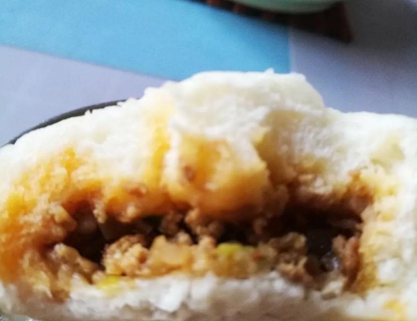 学会制作美味的小猪芝麻包子（探秘小猪芝麻包子的制作工艺，口感鲜美！）