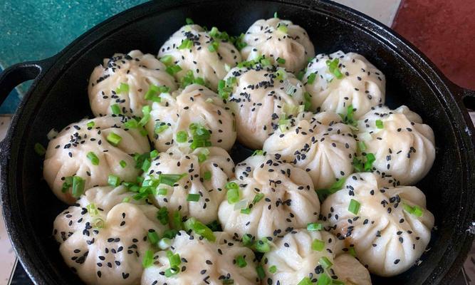 学会制作美味的小猪芝麻包子（探秘小猪芝麻包子的制作工艺，口感鲜美！）