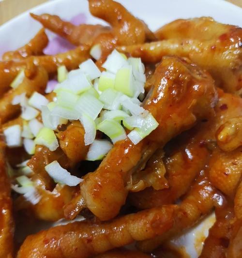 以之酱鸡爪的制作方法与技巧（享受美味佳肴，尝遍咸鲜口感；咸甜适中，细嚼慢咽）