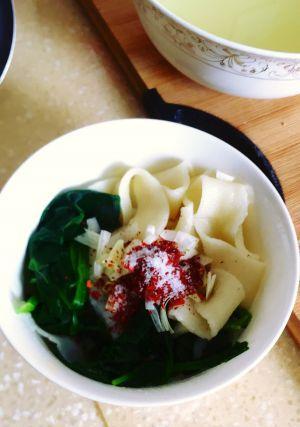 陕西油泼面的制作方法（领略陕西特色小吃，享受美食之旅）