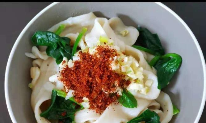 陕西油泼面的制作方法（领略陕西特色小吃，享受美食之旅）