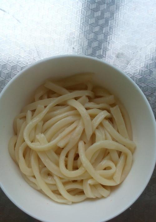 正宗山西抿面的做法与享用（山西特色美食的制作与品尝）