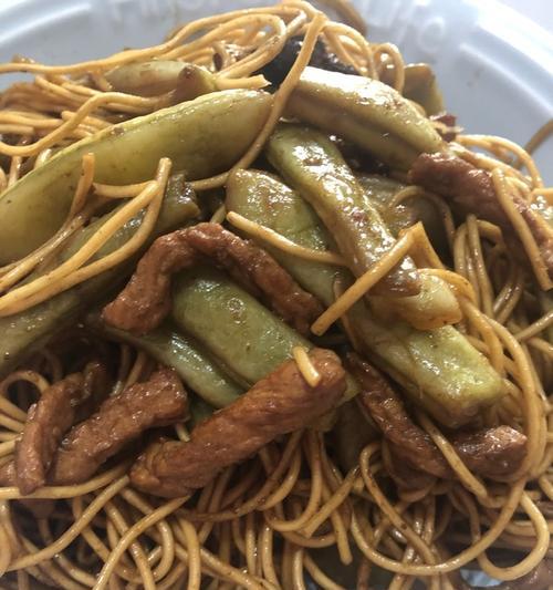 正宗老北京扁豆焖面的做法（传统口味的家常美食，以豆香鲜美为主调）