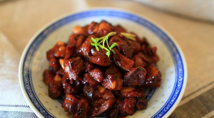 糖醋排骨——元宵节的必备佳肴（传统佳节，传统美味；制作小妙招，让你一试成主厨）