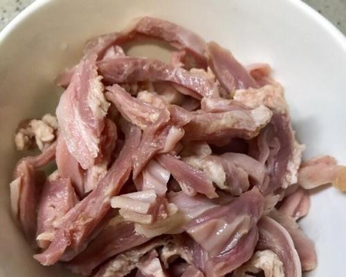 蒸猪肚，一道美味的传统菜肴（体验传统美食魅力，传承家庭味道）