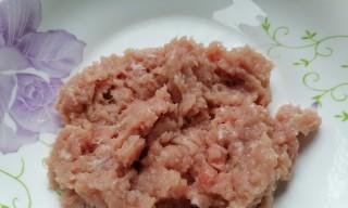 榨菜蒸肉饼，健康美味的家常菜肴（传统肉饼翻新，榨菜的清爽与肉香相遇）