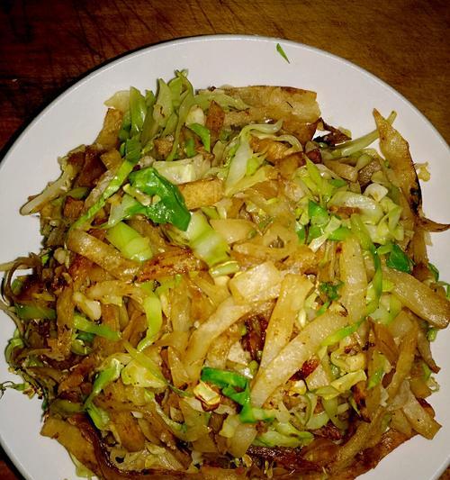 用榨菜做出美味的蔬菜炒饼（学会这个简单的食谱，让你的早餐更丰富多彩！）