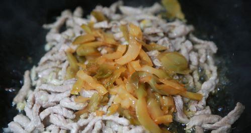 美味榨菜肉沫面的做法（口感鲜美、简单易做的榨菜肉沫面）