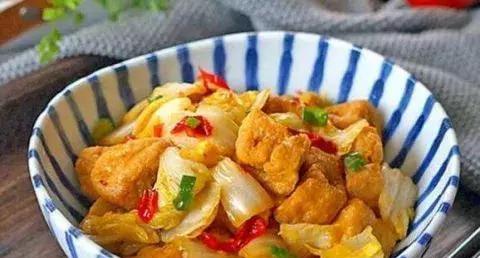 美味又简单——榨菜焖豆腐的做法（传统佳肴，家常料理，健康营养）