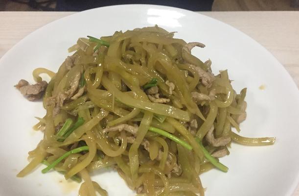 榨菜炒肉丝，美味又下饭（用榨菜调味，让肉丝更香更鲜美）