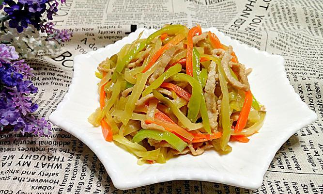 以榨菜炒花生米，美味又下饭（教你如何炒出口感酥脆的榨菜炒花生米）