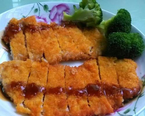 上海经典炸猪排制作秘笈（如何在家轻松制作口感鲜嫩的经典炸猪排）