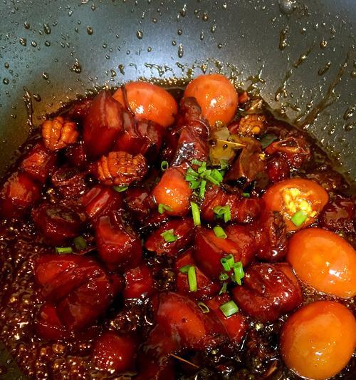 炸香米红烧肉，做出口感鲜嫩的美味佳肴（教你用炸香米的方法，打造软糯入味的红烧肉）